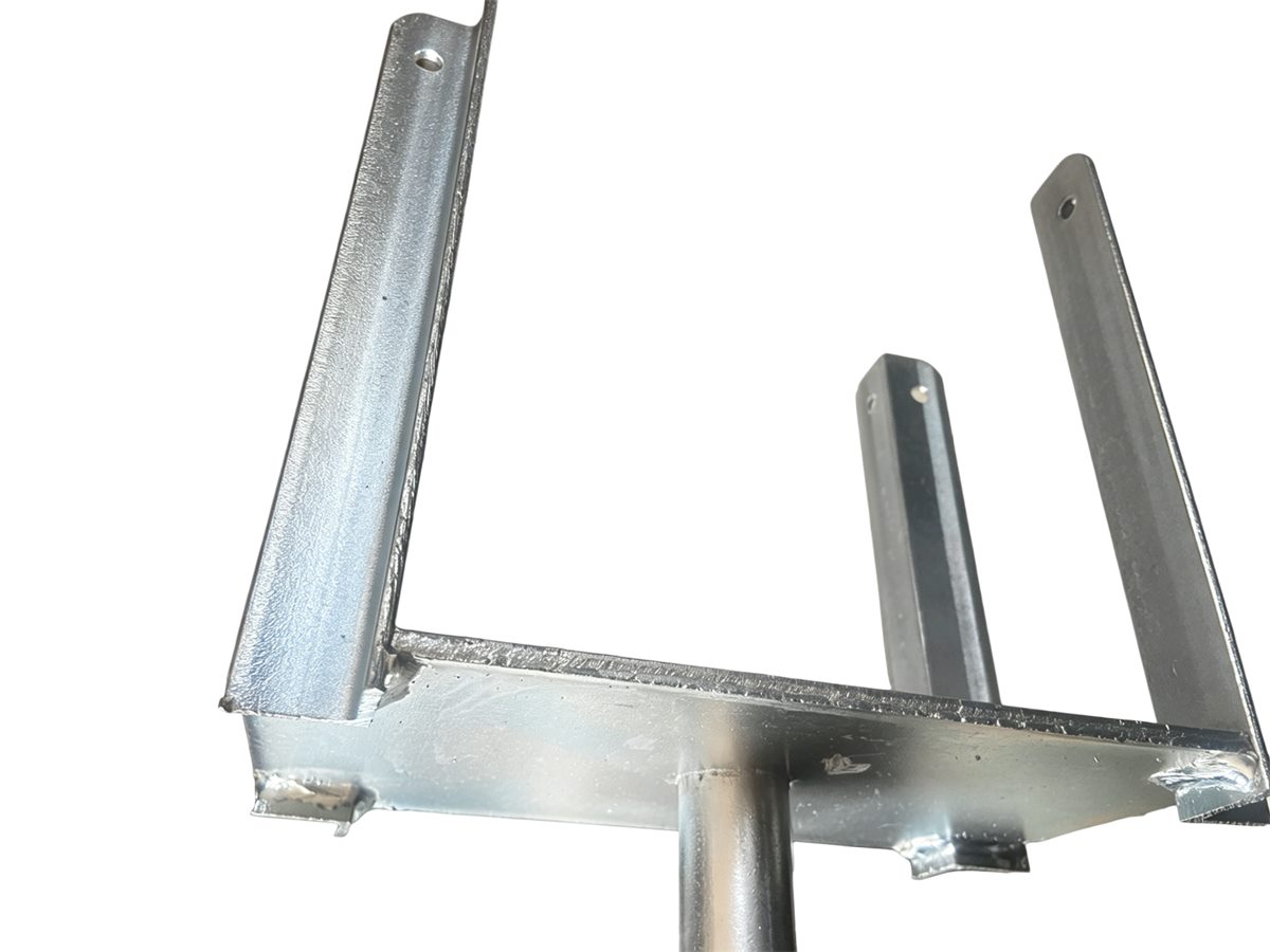 Non-parallel welding to fork head for adjustable steel props