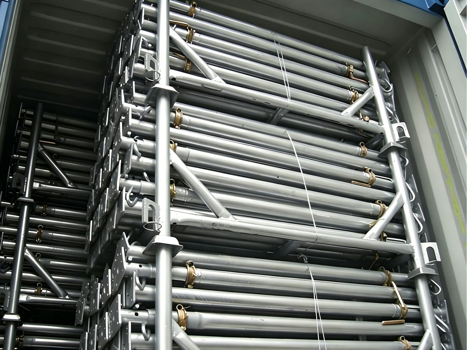 Adjustable steel props container loading
